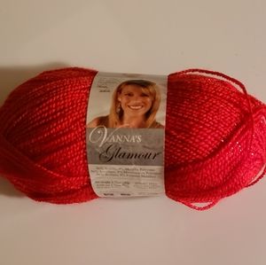 🌻Lion Brand Yarn Vanna's  Glamour.